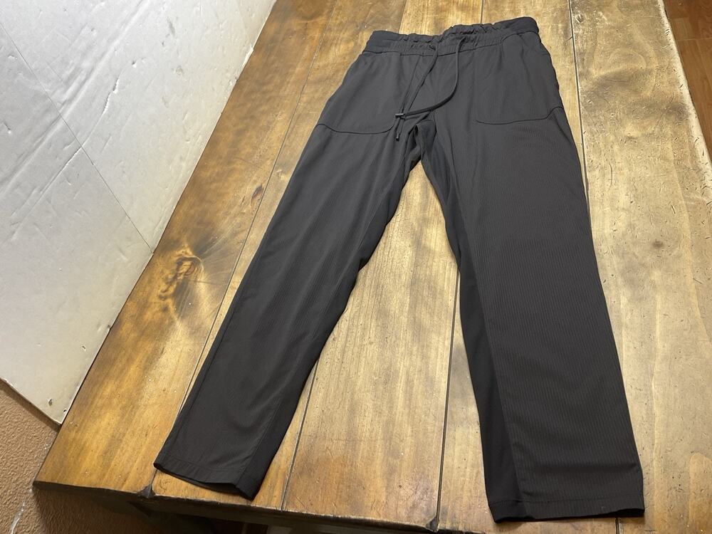 Lululemon Beyond The Studio Crop Pants Women’s Size 6 Black Athleisure Travel
